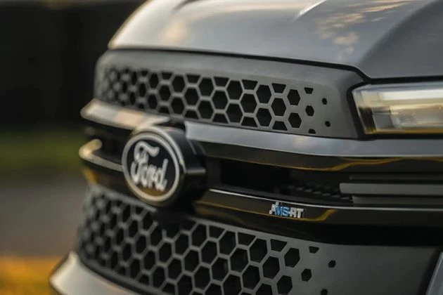 COMMANDING APPEARANCE WITH DISTINCTIVE DETAILING